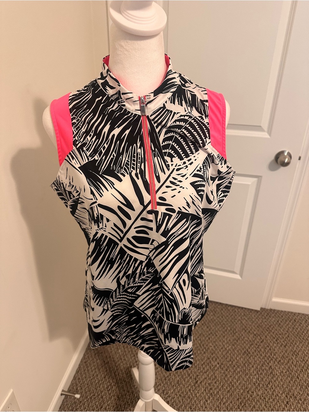Tail Chalet Palms Sleeveless Zip Up Top Size Large